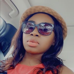 Meet your Posher, Phania